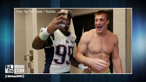 Tom Brady Talks Showering With His Teammates and Rob。